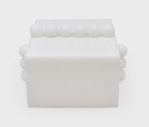 7.5″x6″x3.75″ – Acrylic Box White w/Balls