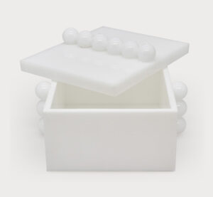 7.5″x6″x3.75″ – Acrylic Box White w/Balls